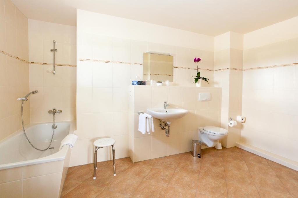 Gastwirtschaft & Hotel Hallescher Anger Naumburg  Ruang foto